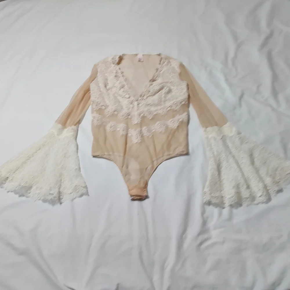 Victoria's Secret Lace Bodysuit in Cream - Picture 6 of 8